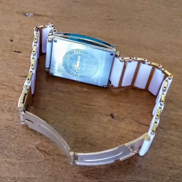 Pale pink ceramic watch - Picture 3 of 9